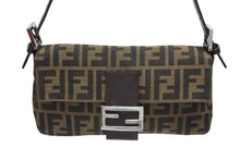 Load image into Gallery viewer, 極美品 FENDI フェンディ マンマバケット ワンショルダーバッグ 26424 ズッカ柄 キャンバス レザー ブラウン シルバー金具 中古 4b006016