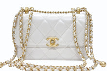 Load image into Gallery viewer, CHANEL シャネル ミニマトラッセ ショルダーバッグ AS2615 ココマーク ラムスキン ホワイト ゴールド金具 美品 中古 4b006023