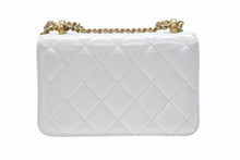 Load image into Gallery viewer, CHANEL シャネル ミニマトラッセ ショルダーバッグ AS2615 ココマーク ラムスキン ホワイト ゴールド金具 美品 中古 4b006023
