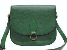 Load image into Gallery viewer, 極美品 LOUIS VUITTON ルイヴィトン ショルダーバッグ サンクルーGM M52194 エピレザー グリーン ゴールド金具 中古 4b006046