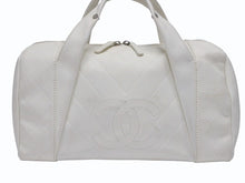 Load image into Gallery viewer, CHANEL シャネル シェブロン Vステッチ ハンドバッグ 10番台 A30899 ココマーク ホワイト シルバー金具 美品 中古 4b006082