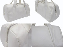 Load image into Gallery viewer, CHANEL シャネル シェブロン Vステッチ ハンドバッグ 10番台 A30899 ココマーク ホワイト シルバー金具 美品 中古 4b006082