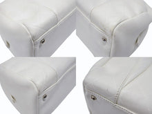 Load image into Gallery viewer, CHANEL シャネル シェブロン Vステッチ ハンドバッグ 10番台 A30899 ココマーク ホワイト シルバー金具 美品 中古 4b006082