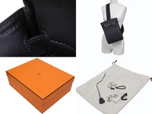 Load image into Gallery viewer, 新品同様 エルメス HERMES アッカドPM W刻印 ワンショルダーバッグ ネイビー トゴ 新型 シルバー金具 中古 4b006138