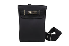 Load image into Gallery viewer, 新品同様 エルメス HERMES アッカドPM W刻印 ワンショルダーバッグ ネイビー トゴ 新型 シルバー金具 中古 4b006138