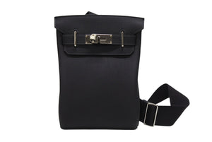 新品同様 エルメス HERMES アッカドPM W刻印 ワンショルダーバッグ ネイビー トゴ 新型 シルバー金具 中古 4b006138