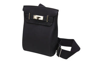 新品同様 エルメス HERMES アッカドPM W刻印 ワンショルダーバッグ ネイビー トゴ 新型 シルバー金具 中古 4b006138