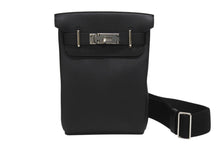 Load image into Gallery viewer, 新品同様 エルメス HERMES アッカドPM U刻印 ワンショルダーバッグ ブラック トゴ 新型 シルバー金具 中古 4b006140