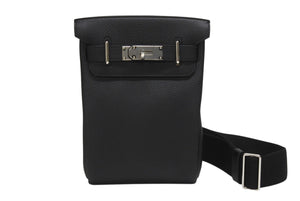 新品同様 エルメス HERMES アッカドPM U刻印 ワンショルダーバッグ ブラック トゴ 新型 シルバー金具 中古 4b006140