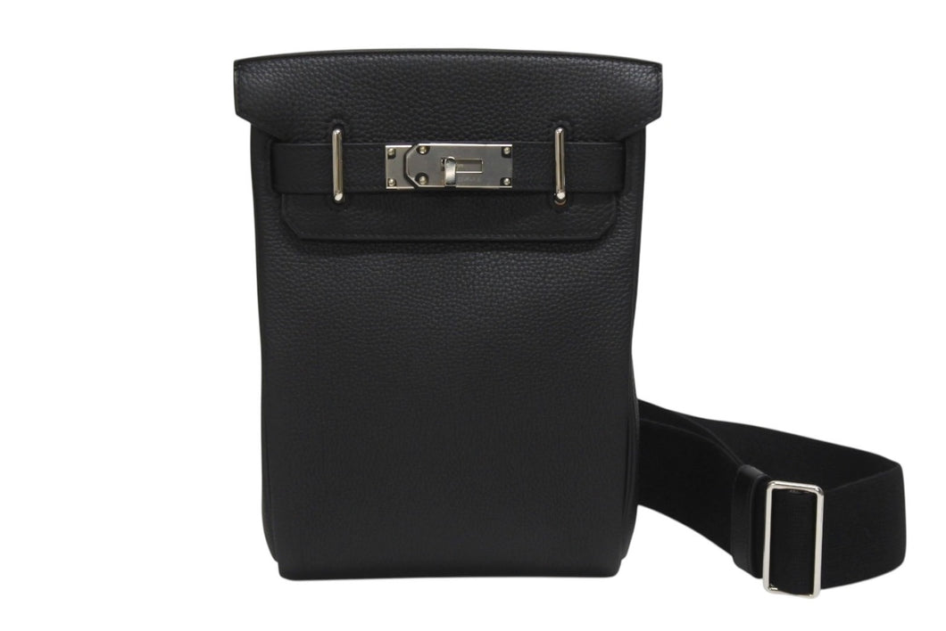 新品同様 エルメス HERMES アッカドPM U刻印 ワンショルダーバッグ ブラック トゴ 新型 シルバー金具 中古 4b006140