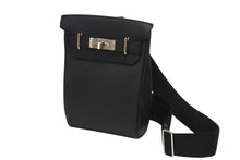 Load image into Gallery viewer, 新品同様 エルメス HERMES アッカドPM U刻印 ワンショルダーバッグ ブラック トゴ 新型 シルバー金具 中古 4b006140
