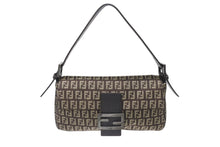 Load image into Gallery viewer, 極美品 FENDI フェンディ ズッキーノ柄 マンマバケット ワンショルダーバッグ 8BR000 ブラウン ガンメタリック金具 中古 4b006144