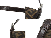 Load image into Gallery viewer, FENDI フェンディ マンマバケット ワンショルダーバッグ 26424 ズッカ柄 ブラウン キャンバス レザー シルバー金具 美品 中古 4b006181