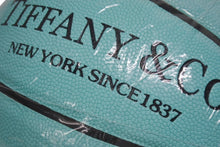 Load image into Gallery viewer, 新品未使用 TIFFANY&amp;Co. × Spalding ティファニー スポルティング バスケットボール インテリア ロゴ ティファニーブルー 合皮 中古 4b006185