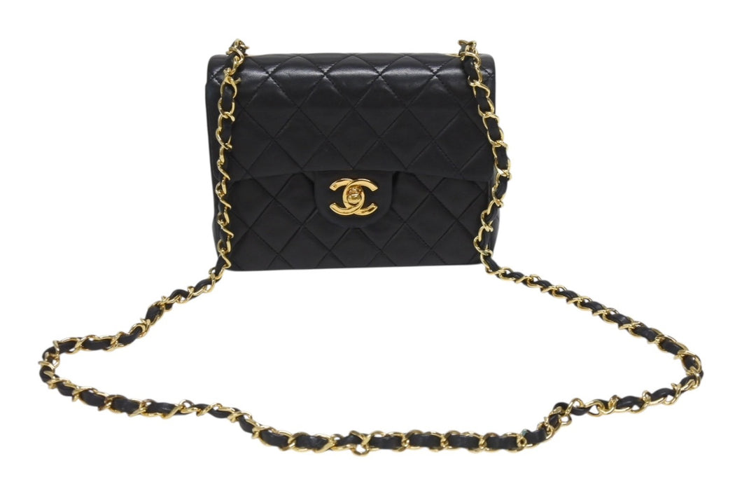 極美品 CHANEL シャネル ミニマトラッセ 17 チェーンショルダーバッグ 1番台 ラムスキン ココマーク ブラック ゴールド金具 中古 4b006189