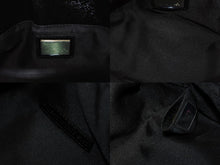 Load image into Gallery viewer, FENDI フェンディ ロゴプレート ミニハンドバッグ 8BK045 鞄 型押し レザー ブラック ゴールド金具 イタリア製 美品 中古 4b006196