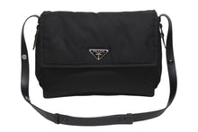 Load image into Gallery viewer, 極美品 PRADA プラダ ラージ パデッド ショルダーバッグ 1BD256 Re-Nylon ナイロン トライアングルロゴ レザー ブラック 中古 4b006197