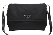 Load image into Gallery viewer, 極美品 PRADA プラダ ラージ パデッド ショルダーバッグ 1BD256 Re-Nylon ナイロン トライアングルロゴ レザー ブラック 中古 4b006197
