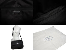 Load image into Gallery viewer, 極美品 PRADA プラダ ラージ パデッド ショルダーバッグ 1BD256 Re-Nylon ナイロン トライアングルロゴ レザー ブラック 中古 4b006197