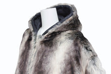 Load image into Gallery viewer, Supreme シュプリーム 20FW リバーシブル フーデッドジャケット フェイクファー ブラック グレー アクリル ポリエステル 美品 中古 4b006215