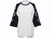 画像をギャラリービューアに読み込む, 極美品 CHROME HEARTS クロムハーツ ネックロゴ マルチプリント 七分丈 ラグラン 長袖Tシャツ ブラック ホワイト サイズS 中古 4b006231 