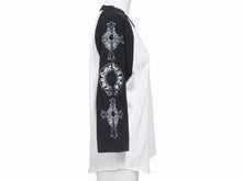 画像をギャラリービューアに読み込む, 極美品 CHROME HEARTS クロムハーツ ネックロゴ マルチプリント 七分丈 ラグラン 長袖Tシャツ ブラック ホワイト サイズS 中古 4b006231 
