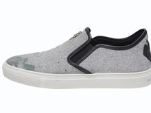 Load image into Gallery viewer, CHROME HEARTS クロムハーツ CH SLIP ON スリッポン スニーカー サイズ43 グリッター シルバー CHプラスパッチ ダガー装飾 良品 中古 4b006235