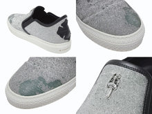 Load image into Gallery viewer, CHROME HEARTS クロムハーツ CH SLIP ON スリッポン スニーカー サイズ43 グリッター シルバー CHプラスパッチ ダガー装飾 良品 中古 4b006235