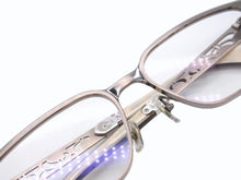Load image into Gallery viewer, 極美品 CHROME HEARTS クロムハーツ PAWSMUC サングラス アイウェア サイズ59◻︎17-144 BSフレア装飾 メタルフレーム シルバー 中古 4b006241