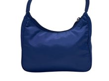 Load image into Gallery viewer, 極美品 PRADA プラダ ホーボー ハンドバッグ トライアングルロゴ 三角プレートロゴ ブルー ナイロン シルバー金具 イタリア製 中古 4b006248