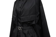 Load image into Gallery viewer, 極美品 PRADA プラダ Re-Nylon リナイロン トライアングルロゴプレート フーデッドジャケット 292255 S000 1WQ8 ブラック サイズ36 中古 4b006250