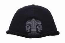 Load image into Gallery viewer, 極美品 CHROME HEARTS クロムハーツ BSフレア レザーパッチ ニットキャップ BSフレア ボタン ビーニー カシミヤ ブラック ONE SIZE 中古 4b006255