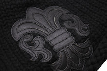 Load image into Gallery viewer, 極美品 CHROME HEARTS クロムハーツ BSフレア レザーパッチ ニットキャップ BSフレア ボタン ビーニー カシミヤ ブラック ONE SIZE 中古 4b006255