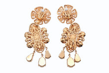 Load image into Gallery viewer, DOLCE&amp;GABBANA ドルチェアンドガッバーナ イヤリング 重量約41.3g ブラス フェイクパール ラインストーン 美品 中古 4b006331