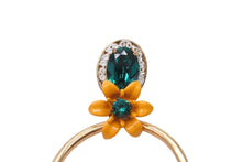 Load image into Gallery viewer, DOLCE&amp;GABBANA ドルチェアンドガッバーナ イヤリング フラワーモチーフ オレンジ マルチカラー ゴールド金具 美品 中古 4b006334