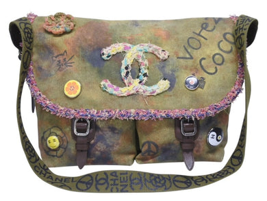 極美品 CHANEL シャネル エンブロイダリー メッセンジャーバッグ 21番台 A92790 グラフィティ カーキ ココマーク 中古 4b006339