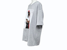Load image into Gallery viewer, 新品未使用 Supreme シュプリーム Playboi Carti プレイボイ カルティ PHOTO TEE 半袖Ｔシャツ グレー サイズL FW25T50 中古 4b006364