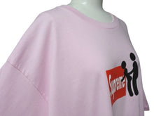 画像をギャラリービューアに読み込む, 未使用 Supreme シュプリーム STICK TEE 半袖Ｔシャツ スティックマンボックス プリント カラーピンク サイズXL FW25T35 中古 4b006376 