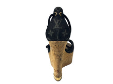 Load image into Gallery viewer, LOUIS VUITTON モノグラムデニム サンダル ウェッジソール DE0131 ブラック ゴールド サイズ35 美品 中古 4b006410
