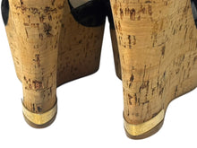 Load image into Gallery viewer, LOUIS VUITTON モノグラムデニム サンダル ウェッジソール DE0131 ブラック ゴールド サイズ35 美品 中古 4b006410