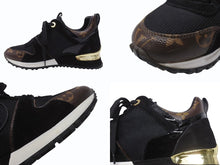 Load image into Gallery viewer, LOUIS VUITTON ルイヴィトン 1A3CVW ランアウェイ・ライン スニーカー モノグラム ブラック ブラウン サイズ35 美品 中古 4b006413
