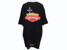Load image into Gallery viewer, 極美品 CHROME HEARTS クロムハーツ ラスベガス限定 ロゴプリント半袖Ｔシャツ スクロールラベル ブラック コットン サイズXXL 中古 4b006419