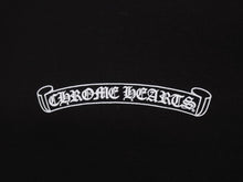 Load image into Gallery viewer, 極美品 CHROME HEARTS クロムハーツ ラスベガス限定 ロゴプリント半袖Ｔシャツ スクロールラベル ブラック コットン サイズXXL 中古 4b006419