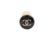 Load image into Gallery viewer, CHANEL シャネル ココマーク ボタン イヤリング ゴールド ブラック メタル 重量約3.2g A17C刻印 両耳用 美品 中古 4b006428