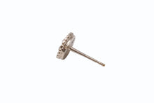 Load image into Gallery viewer, 極美品 CHANEL シャネル Coco Mark ココマーク ピアス B18C 刻印 0.9g ゴールド ホワイト カラー 中古 4b006434