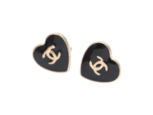 Load image into Gallery viewer, CHANEL シャネル ハート ピアス 重量約2.0g ココマーク B12P ハート メタル ゴールド ブラック 美品 中古 4b006435