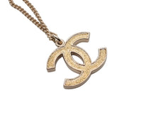 Load image into Gallery viewer, CHANEL シャネル ココマーク グリッター ネックレス 重量約7.9g 10A刻印 全長約47cm ゴールド メタル 美品 中古 4b0064327