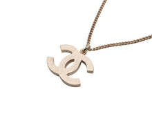 Load image into Gallery viewer, CHANEL シャネル ココマーク グリッター ネックレス 重量約7.9g 10A刻印 全長約47cm ゴールド メタル 美品 中古 4b0064327