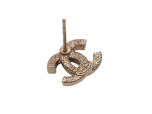Load image into Gallery viewer, CHANEL シャネル ココマーク ピアス 重量約1.2g 001P刻印 ラインストーン メタル シルバー クリア 片耳用 美品 中古 4b006441