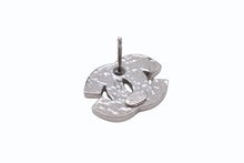 Load image into Gallery viewer, 極美品 CHANEL シャネル Coco Mark ココマーク ピアス ラインストーン シルバー カラー 01P 刻印 2.3g アクセサリー 中古 4b006442